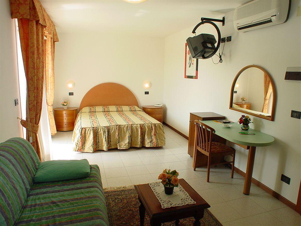 Hotel La Pigna Λινιάνο Σαμπιαντόρο Εξωτερικό φωτογραφία